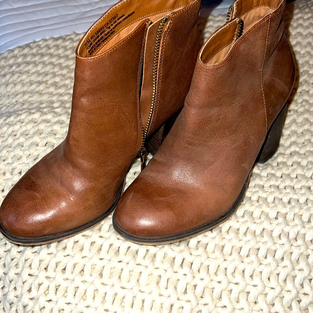 7.5 cognac booties